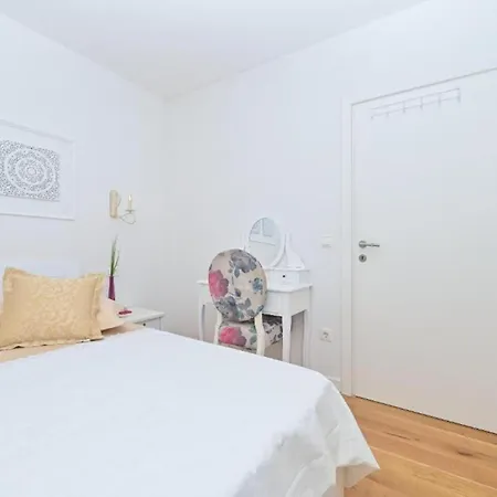 アパート Hani 2 *